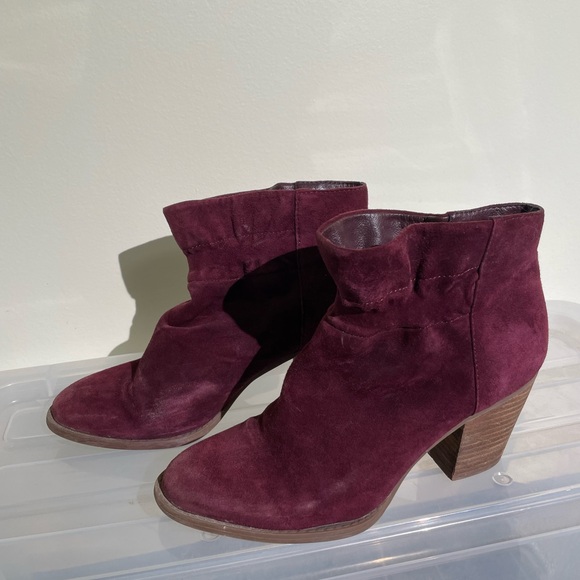 Burgundy leather heeled ankle boots - Picture 2 of 4